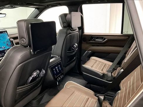 Used 2025 GMC Yukon Denali Ultimate AWD/4WD image 34