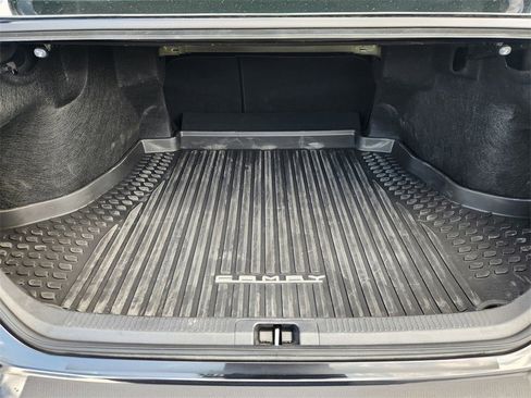 Used 2025 Toyota Camry SE image 33