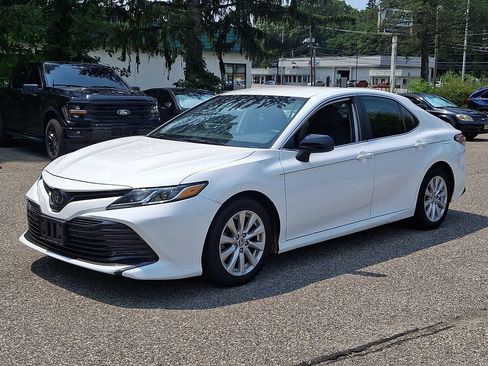 Used 2019 Toyota Camry LE FWD image 4