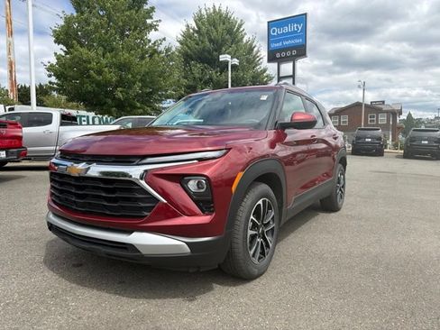Used 2025 Chevrolet TrailBlazer LT FWD image 1