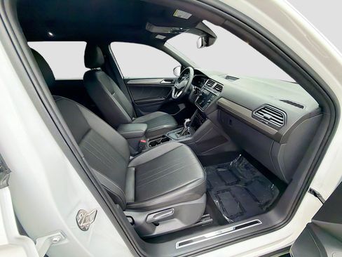 Used 2023 Volkswagen Tiguan SE R-Line FWD image 32