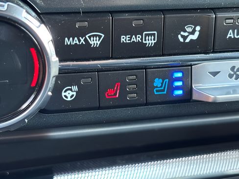 Used 2024 Ford F150 Lariat AWD/4WD image 11