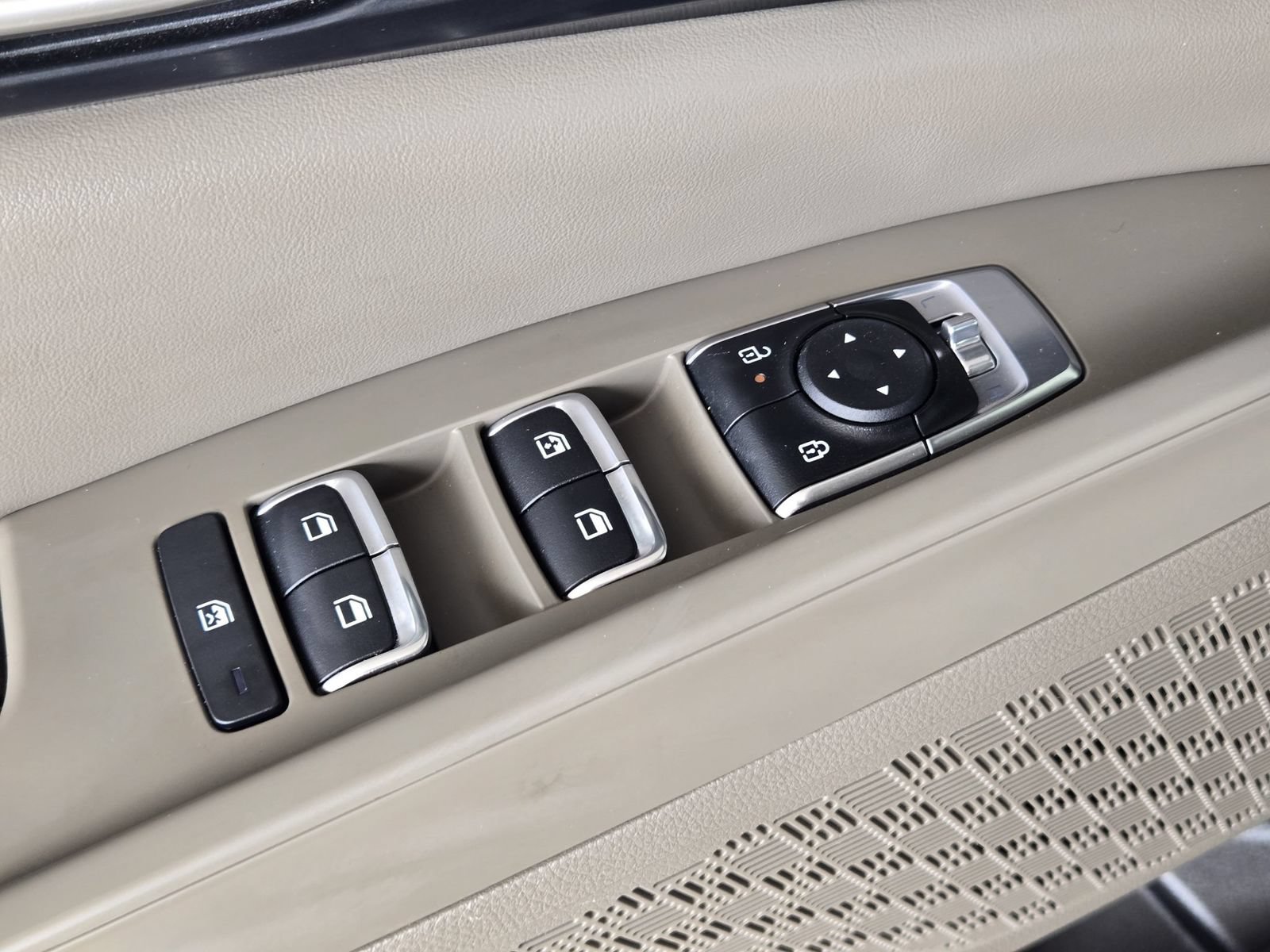 Used 2026 Kia Carnival LXS FWD image 23