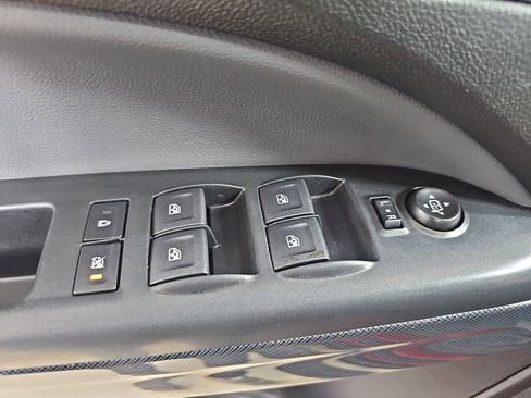 Used 2018 Chevrolet Colorado Z71 AWD/4WD image 32