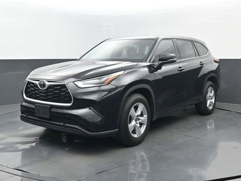 Used 2021 Toyota Highlander L FWD image 8