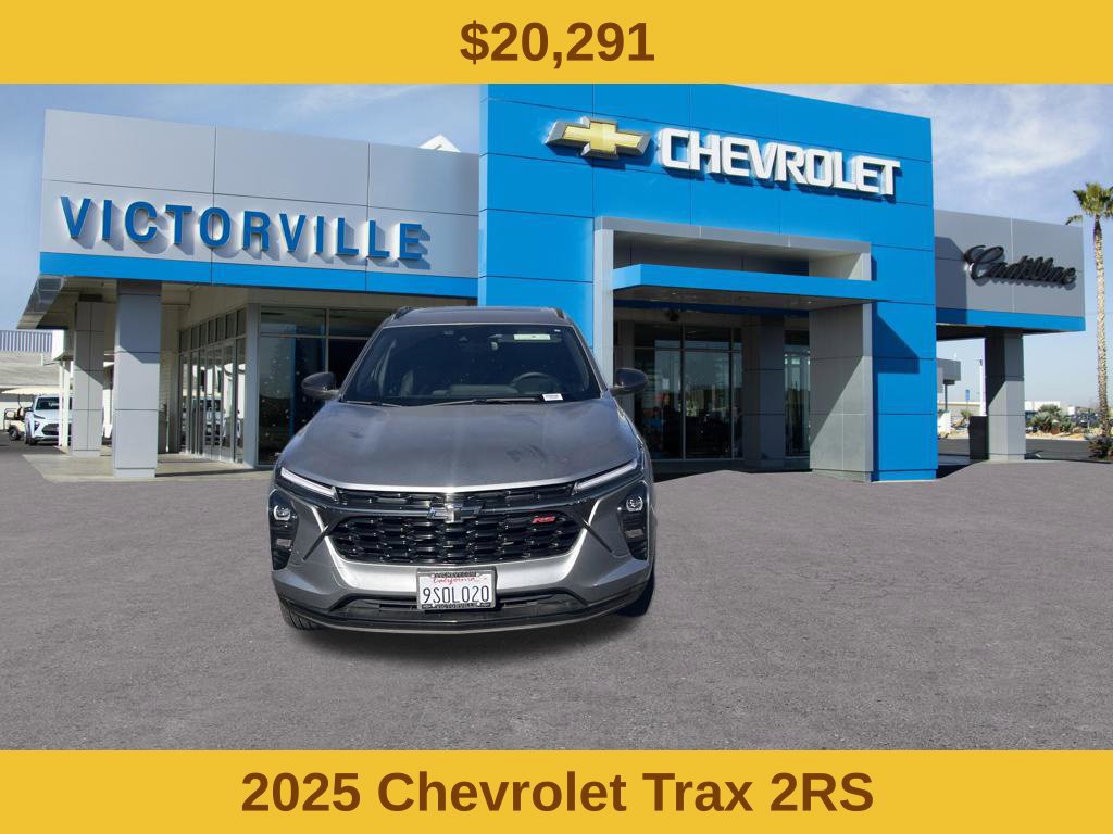 Used 2025 Chevrolet Trax RS w/ Sunroof Package FWD image 2
