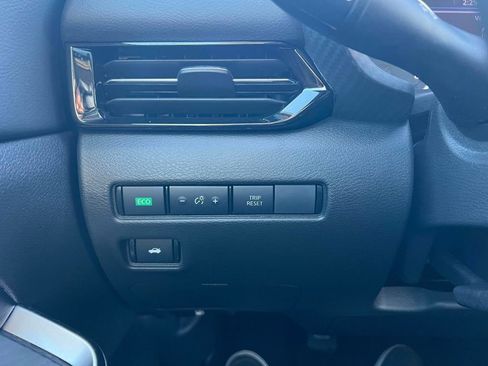 Used 2025 Nissan Sentra SR w/ SR Premium Package FWD image 23