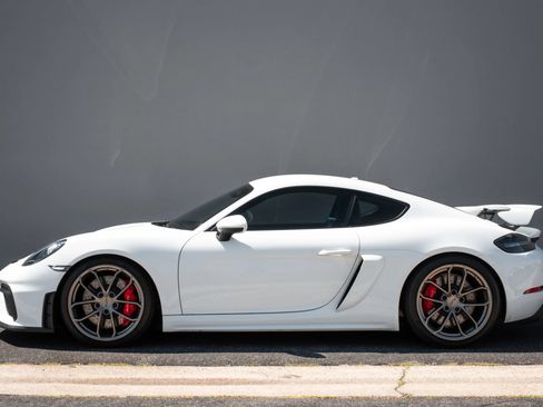 Used 2020 Porsche 718 Cayman GT4 RWD image 23