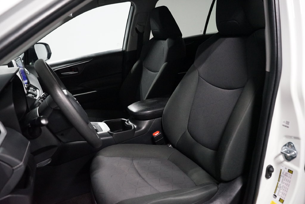Certified 2025 Toyota RAV4 XLE FWD image 27