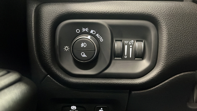 Used 2025 RAM 1500 Big Horn AWD/4WD image 31