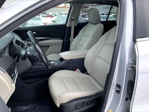 Used 2019 Cadillac XT4 Luxury w/ Cold Weather Package image 25