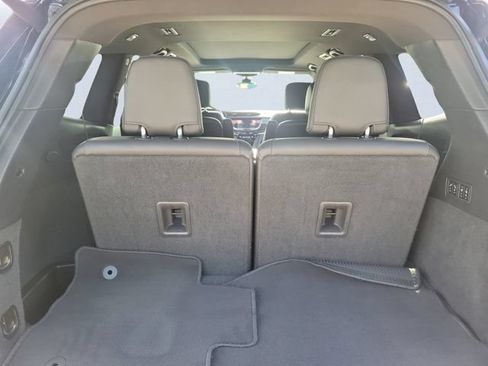 Used 2023 Cadillac XT6 Premium Luxury w/ Technology Package FWD image 7