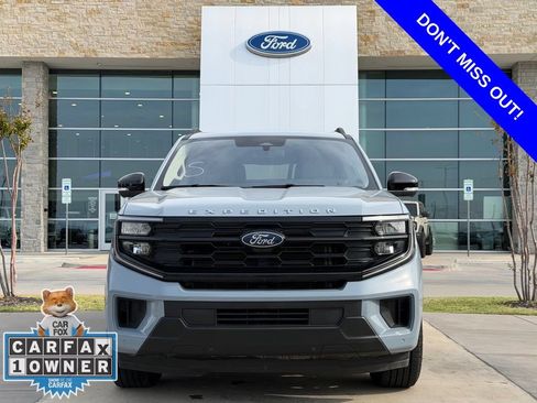Used 2025 Ford Expedition Active AWD/4WD image 2