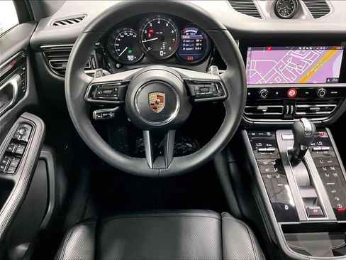 Used 2025 Porsche Macan w/ Premium Package Plus image 16