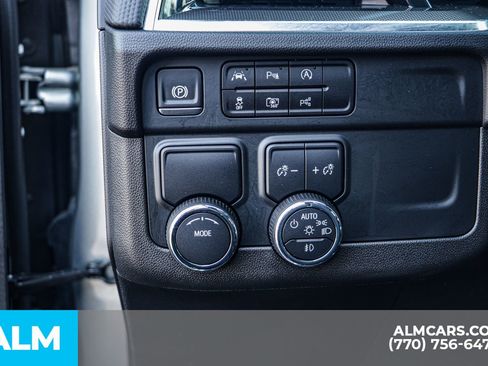 Used 2025 Chevrolet Suburban RST image 39