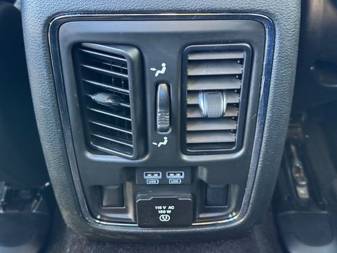 Used 2022 Jeep Grand Cherokee Limited image 17