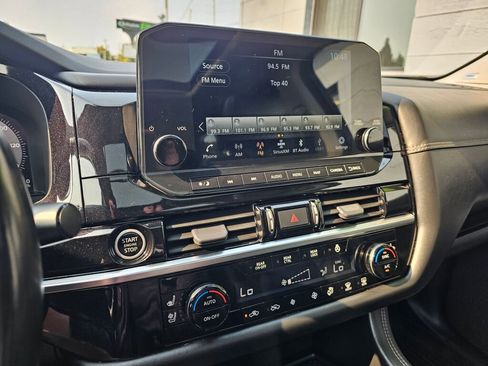 Used 2023 Nissan Pathfinder Platinum image 34