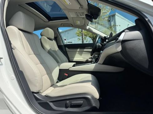 Used 2018 Honda Accord Touring image 25