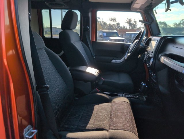 Used 2011 Jeep Wrangler Unlimited Sahara w/ Connectivity Group AWD/4WD image 31