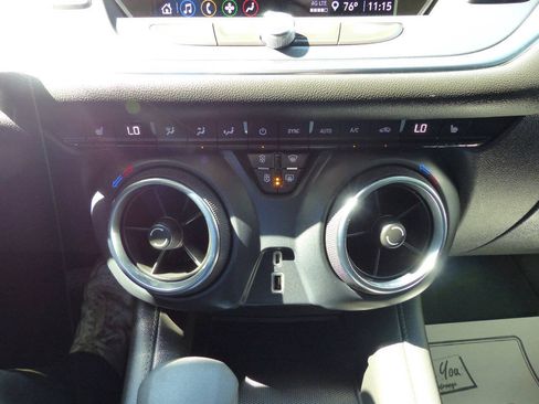 Used 2022 Chevrolet Blazer LT FWD image 34