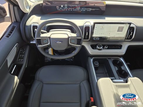 New 2026 Ford Expedition Active image 9