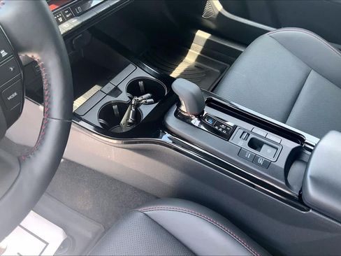 Used 2024 Toyota Prius Prime Premium FWD image 17
