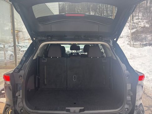 Used 2025 Toyota Highlander LE image 33