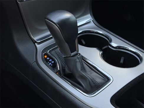 Used 2022 Jeep Grand Cherokee Laredo X image 18