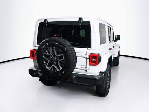 Used 2025 Jeep Wrangler Unlimited Sahara AWD/4WD image 9