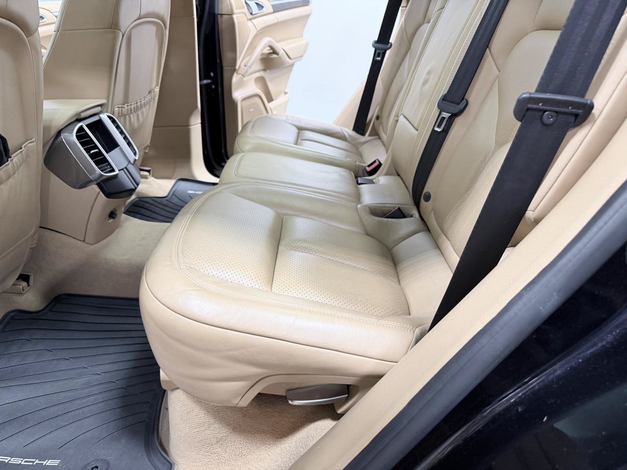 Used 2017 Porsche Cayenne Platinum Edition AWD/4WD image 32