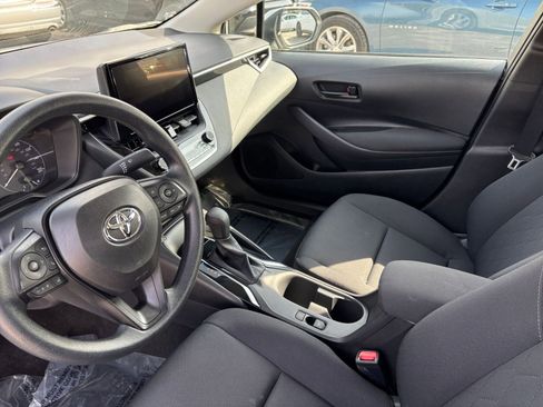 Used 2025 Toyota Corolla LE image 40