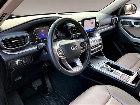 Used 2022 Ford Explorer XLT w/ Equipment Group 202A image 17