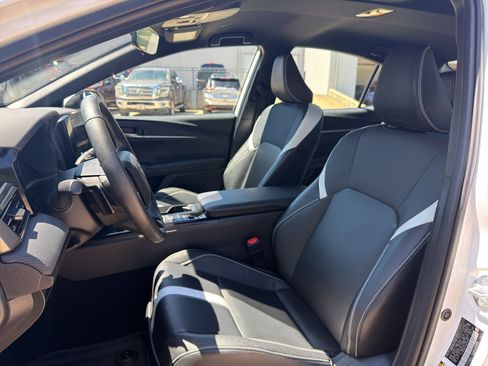 Used 2025 Toyota Camry SE FWD image 11