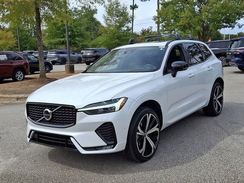 Used 2023 Volvo XC60 B5 Ultimate w/ Climate Package image 3