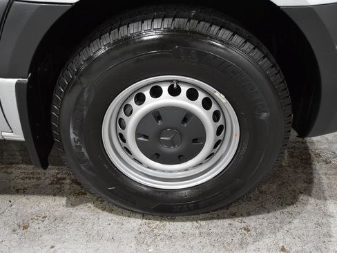 Used 2021 Mercedes-Benz Sprinter 2500 image 57