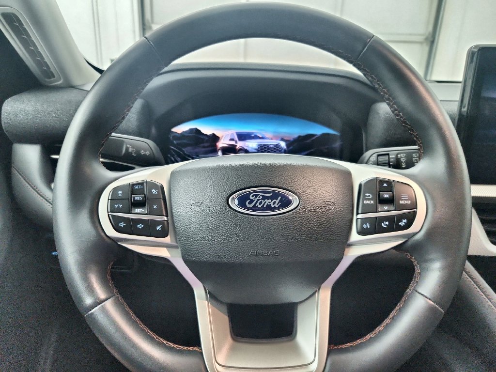 Used 2025 Ford Explorer Active AWD/4WD image 24