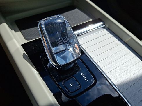 New 2026 Volvo XC60 T8 Ultra image 9
