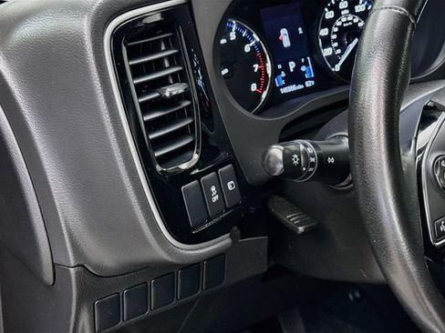 Used 2017 Mitsubishi Outlander ES FWD image 10