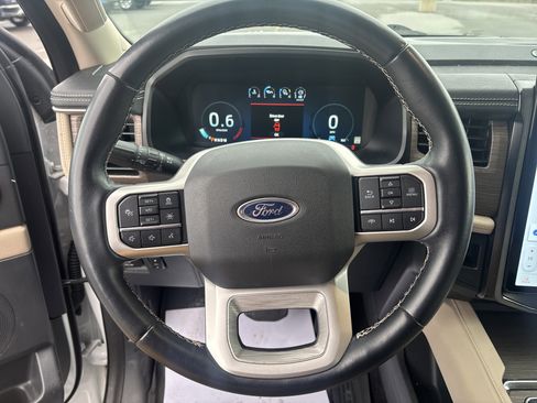Used 2022 Ford Expedition Max Limited image 18