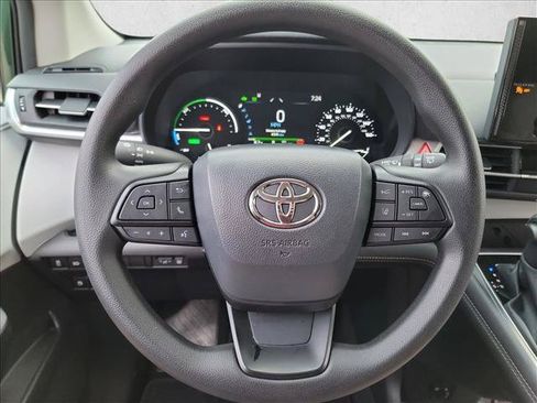 Used 2026 Toyota Sienna LE FWD image 18