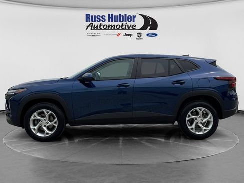 Used 2024 Chevrolet Trax LS w/ LS Convenience Package FWD image 2