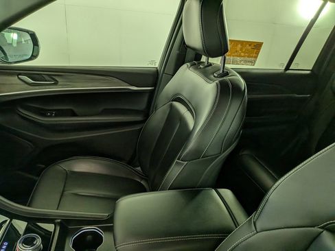Certified 2025 Jeep Grand Cherokee Limited w/ Black Appearance Package AWD/4WD image 27