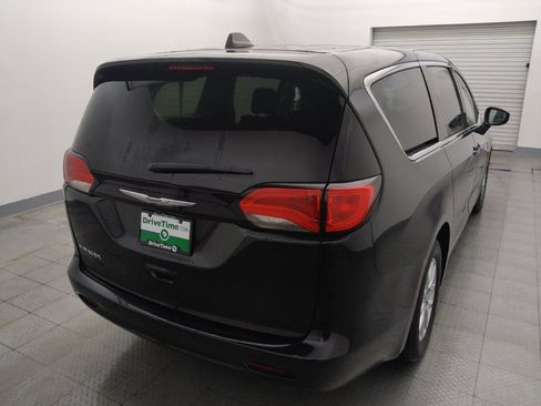 Used 2023 Chrysler Voyager LX FWD image 7