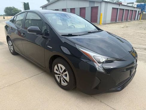 Used 2018 Toyota Prius Three FWD image 6