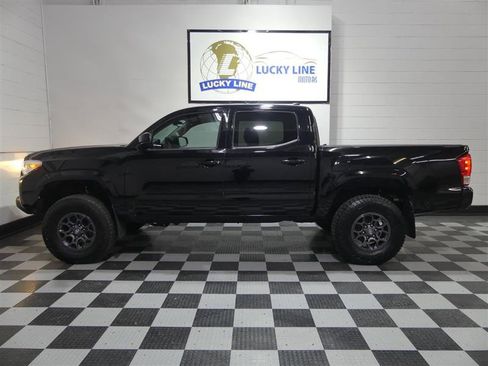 Used 2017 Toyota Tacoma SR image 7