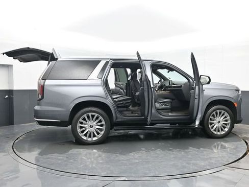 Used 2021 Cadillac Escalade Premium Luxury w/ Driver Assist Tech Package image 59