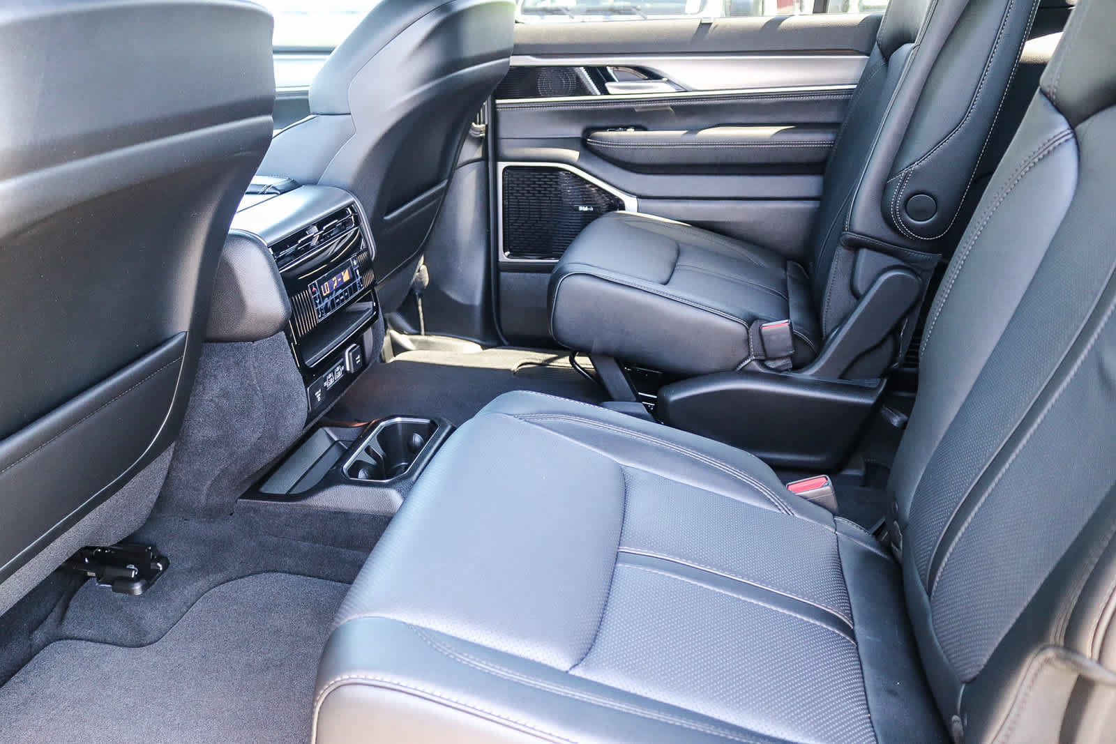 New 2026 Jeep Grand Wagoneer L Limited AWD/4WD image 19