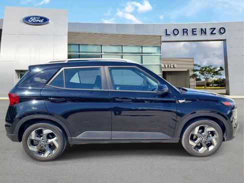 Used 2021 Hyundai Venue SEL w/ Cargo Package FWD image 4