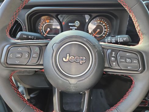 Used 2024 Jeep Wrangler Unlimited Rubicon w/ XTREMEE 35" Tire Package image 11