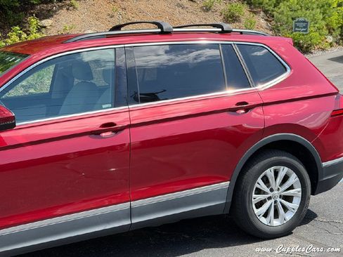 Used 2018 Volkswagen Tiguan SE AWD/4WD image 33